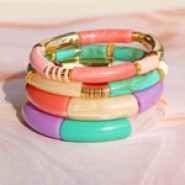 Create trendy bracelets with acrylic beads tube